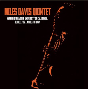 Davis Miles (Quintet) - Harmon Gymnasium, Berkeley 1967 in der Gruppe VINYL bei Bengans Skivbutik AB (1247606)