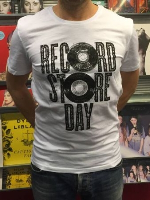 Record Store Day - T-Shirt White (M) in der Gruppe MERCH bei Bengans Skivbutik AB (1966276)