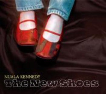Kennedy Nuala - New Shoes in der Gruppe CD / Worldmusic/ Folkmusik bei Bengans Skivbutik AB (1968841)