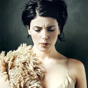 Round Carina - Deranged To Divine in der Gruppe CD bei Bengans Skivbutik AB (2038958)