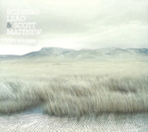 Matthew Scott And Rodrigo Leao - Life Is Long in der Gruppe CD bei Bengans Skivbutik AB (2074063)