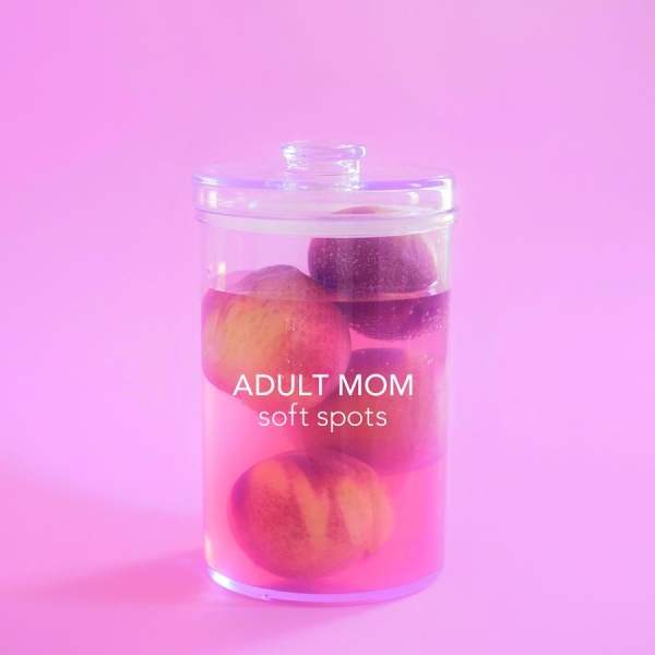 Adult Mom - Soft Spots in der Gruppe CD / Bestseller bei Bengans Skivbutik AB (2433368)