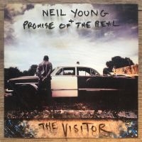 NEIL YOUNG + PROMISE OF THE RE - THE VISITOR in der Gruppe Minishops / Neil Young bei Bengans Skivbutik AB (2878470)