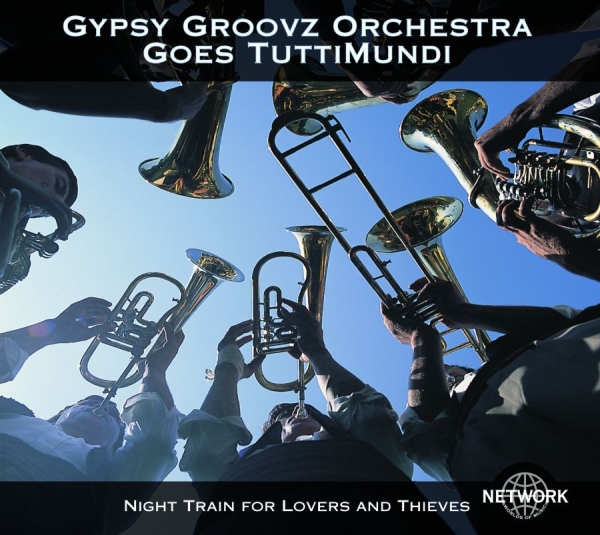 Gypsy Groovz Orchestra - Goes Tuttimundi in der Gruppe CD / Worldmusic/ Folkmusik bei Bengans Skivbutik AB (3042038)