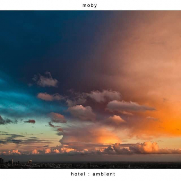 Moby - Hotel Ambient in der Gruppe UNSERE TIPPS / Way Out West 2026 bei Bengans Skivbutik AB (3084449)