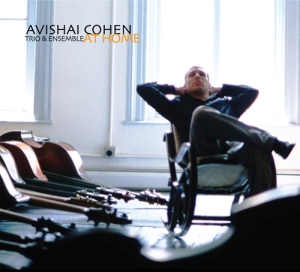 Avishai Cohen Trio & Ensemble - At Home in der Gruppe CD bei Bengans Skivbutik AB (3128850)
