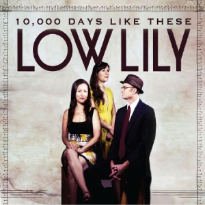 Low Lily - 10 000 Days Like These in der Gruppe CD bei Bengans Skivbutik AB (3212083)