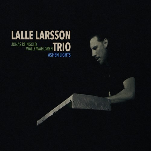 Lalle Larsson Trio - Ashen Lights Feat. Jonas Reingold & in der Gruppe CD / Jazz/Blues bei Bengans Skivbutik AB (3322181)