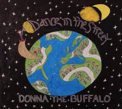 Donna The Buffalo - Dance In The Street in der Gruppe CD bei Bengans Skivbutik AB (3476048)
