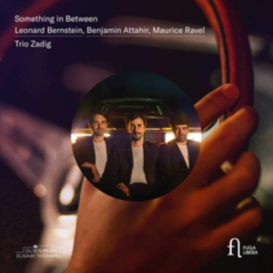 Attahir Benjamin Bernstein Leona - Something In Between in der Gruppe CD bei Bengans Skivbutik AB (3532472)