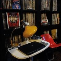 DUM DUM BOYS - DUM DUM BOYS PLAY ALL YOUR FAVORITE in der Gruppe VINYL bei Bengans Skivbutik AB (3566628)