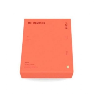 BTS - MEMORIES OF 2019 BLU-RAY in der Gruppe MUSIK / Musik Blu-Ray / K-Pop bei Bengans Skivbutik AB (3941842)