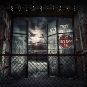 Solar Fake - Enjoy Dystopia in der Gruppe CD / Nyheter / Pop-Rock bei Bengans Skivbutik AB (3962089)