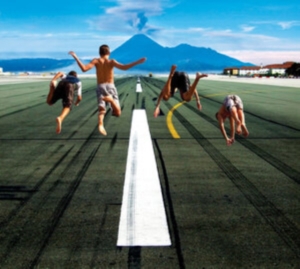 PEOPLE LIKE US - WELCOME ABROAD in der Gruppe VINYL / Pop-Rock bei Bengans Skivbutik AB (3986969)