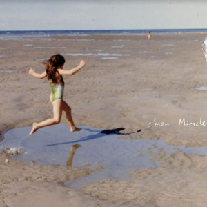 Mirah - C'mon Miracle (Sea Blue Vinyl) in der Gruppe VINYL / Pop-Rock bei Bengans Skivbutik AB (3987456)