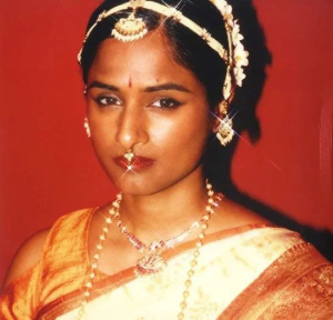 Priya Ragu - Damnshestamil (Ltd.Vinyl) in der Gruppe Övrigt / bei Bengans Skivbutik AB (4051724)