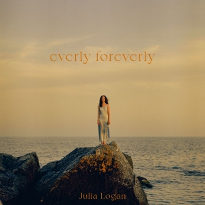 Julia Logan - Everly Foreverly in der Gruppe Minishops / Julia Logan bei Bengans Skivbutik AB (4072370)