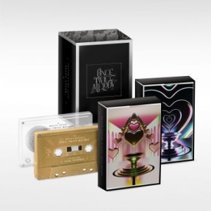 Beach House - Once Twice Melody (2 X Cassette) in der Gruppe Pop-Rock bei Bengans Skivbutik AB (4100162)