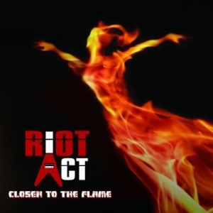 Riot Act - Closer To The Flame in der Gruppe CD bei Bengans Skivbutik AB (4133796)
