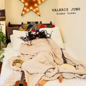 Valerie June - Under Cover (Colour Cerise / Red) in der Gruppe UNSERE TIPPS / Årsbästalistor 2022 / Årsbästa 22 Morgan bei Bengans Skivbutik AB (4184407)