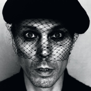 Vv - Neon Noir (Deluxe Cd) in der Gruppe UNSERE TIPPS / Tipps von Bengans Mitarbeitern / Bäst Hittills 23 - MK bei Bengans Skivbutik AB (4190387)