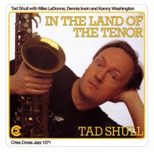 Shull Tad -Quartet- - In The Land Of The Tenor in der Gruppe CD / Jazz bei Bengans Skivbutik AB (4211728)