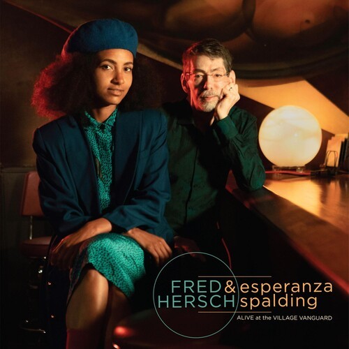 Hersch Fred / Spalding Esperanza - Alive At The Village Vanguard in der Gruppe CD / Jazz/Blues bei Bengans Skivbutik AB (4218108)