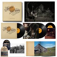 Neil Young - Harvest (50th Anniv Edition Boxset 2LP, Single, 2DVD) in der Gruppe MUSIK / LP+DVD / Rock bei Bengans Skivbutik AB (4297066)