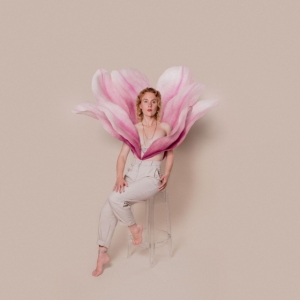 Lioba - Magnolia (Red Vinyl) in der Gruppe UNSERE TIPPS / Freitagsveröffentlichungen / Fredag Den 23:e Februari 2024 bei Bengans Skivbutik AB (4306514)