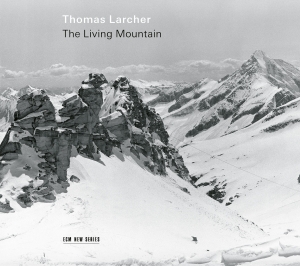 Thomas Larcher - The Living Mountain in der Gruppe Externt_Lager / Naxoslager bei Bengans Skivbutik AB (4313300)