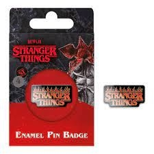 Stranger Things 4 (Fire Logo) Enamel Pin in der Gruppe CDON - Exporterade Artiklar_Manuellt / Merch_CDON_exporterade bei Bengans Skivbutik AB (4401393)