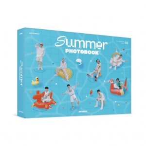 ATEEZ - 2023 SUMMER PHOTOBOOK + Random Photocard in der Gruppe Minishops / K-Pop Minishops / ATEEZ bei Bengans Skivbutik AB (4402229)