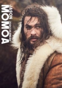 Jason Momoa - Jason Momoa 2024 Unofficial Calendar in der Gruppe CDON - Exporterade Artiklar_Manuellt / Kalendrar_CDON_exporterade bei Bengans Skivbutik AB (4406342)