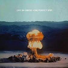 Life On Earth - The Perfect Spot in der Gruppe VINYL bei Bengans Skivbutik AB (481054)