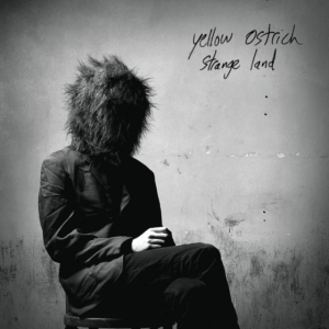 Yellow Ostrich - Strange Land in der Gruppe CD bei Bengans Skivbutik AB (506717)