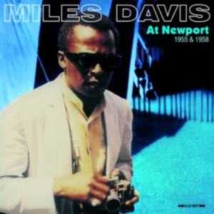 Miles Davis - At Newport 1955 & 1958 in der Gruppe Övrigt /  bei Bengans Skivbutik AB (5524059)