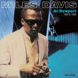 Miles Davis - At Newport 1955 & 1958 in der Gruppe VINYL bei Bengans Skivbutik AB (5524059)