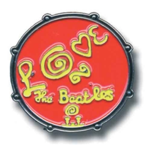 The Beatles - Drum Love Logo Pin Badge in der Gruppe MERCHANDISE / Merch / Pop-Rock bei Bengans Skivbutik AB (5537429)