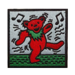 Grateful Dead - Dancing Bear Woven Patch in der Gruppe MERCHANDISE / Merch / Pop-Rock bei Bengans Skivbutik AB (5537909)