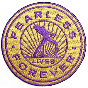 Queen - Fearless Woven Patch in der Gruppe MERCHANDISE / Merch / Pop-Rock bei Bengans Skivbutik AB (5538321)