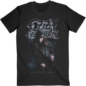 Ozzy Osbourne - Ordinary Man Standing Uni Bl in der Gruppe MERCHANDISE / T-shirt / Hårdrock bei Bengans Skivbutik AB (5546506)