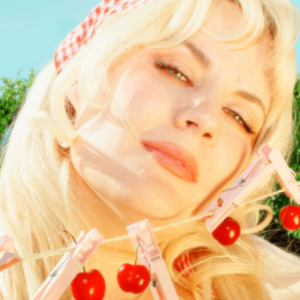 Maja Francis - Hello Cowboy (Incl Poster) in der Gruppe UNSERE TIPPS / Freitagsveröffentlichungen / Fredag den 6:e september 2024 bei Bengans Skivbutik AB (5559554)