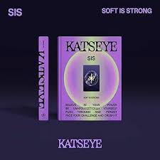 Katseye - Sis (Soft Is Strong) - Strong Ver. in der Gruppe Minishops / K-Pop Minishops / Katseye bei Bengans Skivbutik AB (5562318)