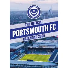 Portsmouth Fc  - 2025 A3 Calendar in der Gruppe UNSERE TIPPS / Freitagsveröffentlichungen / Freitag den 1 November 2024 bei Bengans Skivbutik AB (5563813)