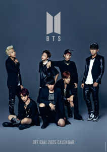 Bts - 2025 A3 Calendar in der Gruppe MERCHANDISE / Merch / K-Pop bei Bengans Skivbutik AB (5563835)