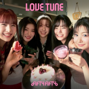 Fifty Fifty - Love Tune / Love Version in der Gruppe CD / K-Pop bei Bengans Skivbutik AB (5568621)