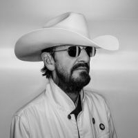 Ringo Starr - Look Up (Vinyl) in der Gruppe UNSERE TIPPS / Freitagsveröffentlichungen / 2025-01-10 bei Bengans Skivbutik AB (5569564)