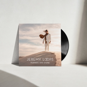 Jeremy Loops - Feathers And Stone in der Gruppe Övrigt /  bei Bengans Skivbutik AB (5569921)