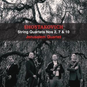 Shostakovich - String Quartets Nos. 2, 7 & 10 in der Gruppe UNSERE TIPPS / Freitagsveröffentlichungen / 2025-02-07 bei Bengans Skivbutik AB (5575296)