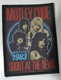 Motley Crue - Patch Shout At The Devil (7,7 X 10, in der Gruppe MERCHANDISE / Stoffaufnäher / Heavy Metal bei Bengans Skivbutik AB (5577333)
